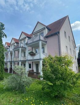 Frisch renoviert: 2-Zimmer-Wohnung mit Terrasse und Tiefgaragenstellplatz im Seniorenhof Bernsdorf - Bernsdorf (Regierungsbezirk Chemnitz)