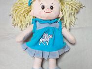 Heunec Puppe, blonde Haare, blaues Kleid mit Stickerei - Spielzeug, Plüschfigur, Plüschtier, Plüschpuppe, Stofftier, Kuscheltier, waschbar - Hamburg Wandsbek