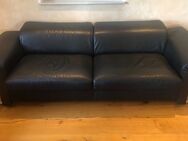 2 Sofas, einzeln oder zusammen , Leder, insges. 630 € - Hohenkammer
