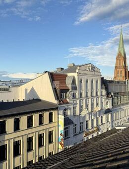 Schönes Wohnen in der City - geräumige 2,5 Zimmer + Galerie mit Ausblick über die Dächer der Stadt - Schwerin