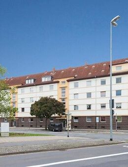 Hoch hinaus: Jung wohnen im schicken Altbau, Balkon zum Sonne tanken inklusive! - Braunschweig