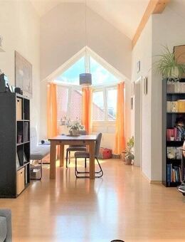Elegante, ruhige Dachgeschoßwohnung in Großhadern - München