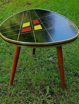 Original Vintage Dreibein Blumenhocker oder Beistelltischchen in der typischen Nierenform - Niederfischbach