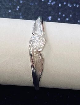 Neuwertiger Silberring 925/- mit Zirkonia Größe 16 - Moosbach