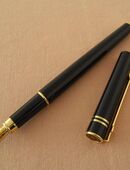 Füller NEU Goldfeder Bi-Color Marine-Blau Federhalter *Diplomat* Nicht benutzt ! Klassiker. Zeitlos, elegant, "edel". Hochwertige Materialien, 1A verarbeitet. Schöner Füllfederhalter, hoher Gebrauchswert. Angenehme Gewichtsverteilung. "Fühlbare" Qualität. in 32545