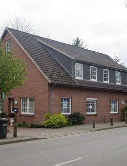 Dreifamilienhaus mit Doppelgarage und Stellplätzen - Bad Bodenteich