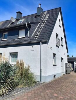 Modernisierte Doppelhaushälfte mit PV + Speicher, Pool, Wallbox, Doppelgarage und Kaufgrundstück ca. 1037 qm - Recklinghausen