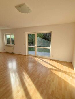 Schöne 2-Zimmer-Wohnung - frei zum Selbstbezug. - Königsbach-Stein