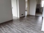 Sanierte helle 2,5 Zi. Wohnung mit Aufzug, Balkon und schöner Aussicht - Dinslaken