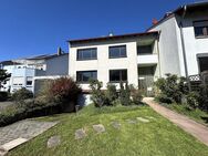 2-Familienhaus auf schönem Grundstück in ruhiger Lage! Mit Terrasse, Balkon, Garage + Keller - Bruchsal