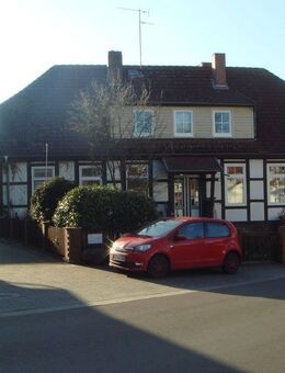 Zu Verkaufen: Vermietetes Wohnhaus mit 3 Wohneinheiten auf 1726 m² Grundstück im Ortszentrum von Hankensbüttel. - Hankensbüttel