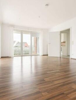 Freie 3 Zimmer Wohnung mit Balkon in der Umgebung von Hamburg. Besichtigung über Hausverwaltung. - Holm (Landkreis Pinneberg)