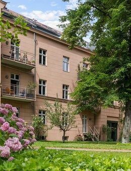 Oase in Berlin-Mitte: 3-Zimmer-Altbauwohnung mit Tiefgaragenstellplatz im kernsanierten Denkmal - Berlin