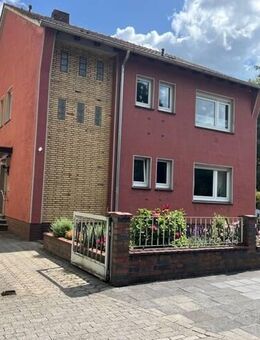 Große 2,5 Zimmer-Wohnung mit Balkon, kleiner Terrasse und Garage in 47226 Duisburg-Rheinhausen - Duisburg