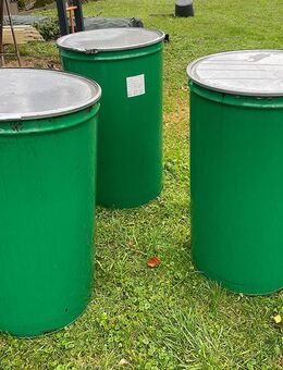 Stahlfass / Ölfass / Spundfass / Metallfass / ca. 240 Liter grün gebraucht - 3 Stück - Neuwied