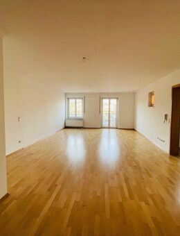 Gut geschnittene 2-Zimmerwohnung mit neuer Einbauküche im Zentrum von Mainburg! - Mainburg