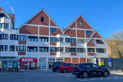 Im Herzen von Reinbek: Renovierungsbedürftige 2 Zimmer-Wohnung mit Balkon und TG-Stellplatz