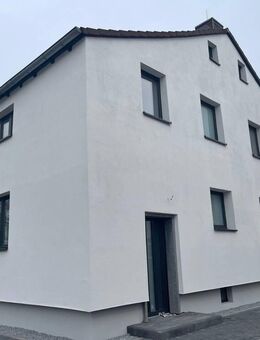 Komplett grundsaniertes Doppelhaus mit 6 ZKB in Top-Lage von Kassel-Süsterfeld mit Gartenterrasse - Kassel