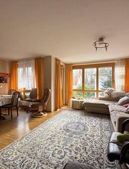 Stilvolle 2,5-Zimmer-Wohnung mit zwei Balkonen und Tiefgaragenstellplatz ab 01.01. frei - Crailsheim