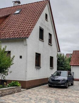 Charmante Doppelhaushälfte mit großzügigem Garten in Pforzheim-Huchenfeld - Pforzheim