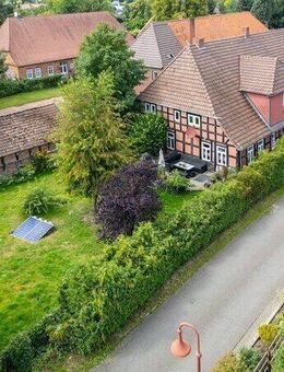 Geschichtsträchtiges Fachwerkhaus: modernisiert, und mit viel Platz für die ganze Familie -- ein Traum für kreative Heimwerker! - Bassum
