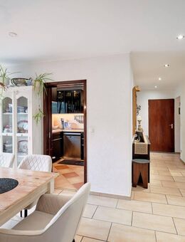 Familienfreundliche 4-Zimmer-Wohnung in Winnenden ++TERRASSE++GARAGE++offner Kamin++ - Winnenden
