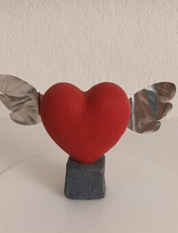 Herz aus Ton mit Flügel DIY 13cm hoch mit Flügel 17cm breit rot grau - Essen