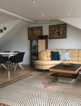Stilvolle DG-Wohnung mit gehobener Innenausstattung & Einbauküche in Stuttgart - Stuttgart