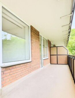 Sanierte 3-Zimmer-Wohnung mit 2x Balkonen am Staufenplatz in Düsseldorf-Grafenberg - Düsseldorf
