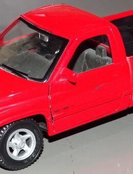 Modellauto Dodge Ram Pick Up 1995  Marca Maisto Escala 1:24 - Spraitbach
