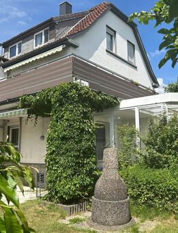 Mehrfamilienhaus mit vier Wohneinheiten und Baugrundstück in Detmold. - Detmold