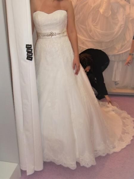 Traumkleid mit Schleppe , sag " JA " - Berlin