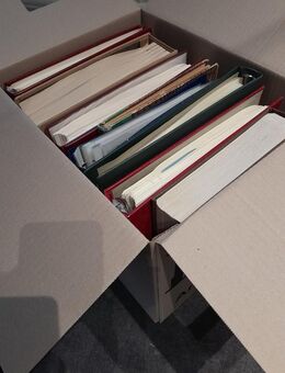 Schwerer Bücherkarton voll mit Briefmarken Alben in sehr guter Erhaltungen zu verkaufen sehr vieles in Postfrisch enthalten - Bremen