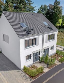 Platz für die ganze Familie: Neubau Mietshaus mit Garten und Garage - Kamp-Lintfort