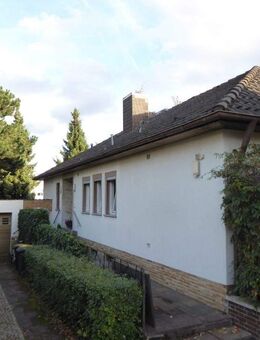 Sanierungsbedürftiger Bungalow mit Dachstudio und Einliegerwohnung - viel Platz und Potenzial! - Butzbach (Friedrich-Ludwig-Weidig-Stadt)