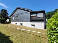 MANNELLA *Größer als gedacht* Bungalow mit Wintergarten, Keller & Garage in Wolsdorf - Siegburg