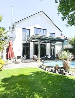 Exklusive Hightech-Villa mit traumhaftem Garten und Pool - herausragende Energieeffizienz und minimale Verbrauchskosten - Rheinstetten
