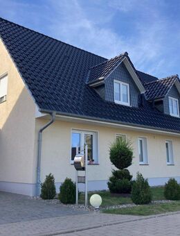 Vermietet: Moderne Haushälfte mit Terrasse und Carport.... - Waren (Müritz)