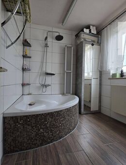 Vollunterkellertes Einfamilienhaus mit Garage und zwei PKW-Außenstellplätzen - Crailsheim