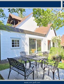 Wohnjuwel mit besonderer Ausstattung, viel Charme, idyllischem Garten, Indoor-Pool und Garage - Usingen
