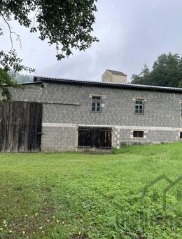 Große Massiv-Scheune mit Garage als Rohbau auf 1.200 m² Baugrundstück für Wohnhaus - Weigendorf