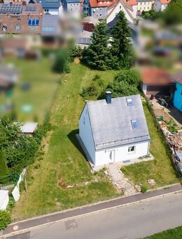 Kleines Glück auf großem Grund - saniertes Einfamilienhaus auf Traumgrundstück in ruhiger Lage - Arzberg (Bayern)