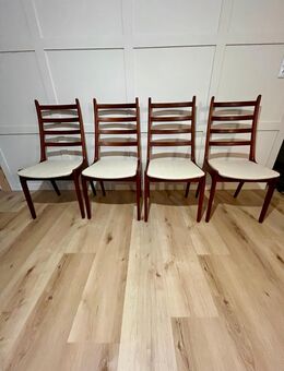 4er Set Kai Kristiansen Teakholz Stühle aus Dänemark - Kakenstorf