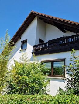 Attraktive 4 Zimmer-Dachgeschosswohnung im gepflegten Einfamilienhaus - Lichtenfels (Bayern)