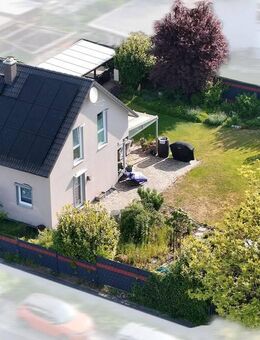 *** WOHNEN UND WOHLFÜHLEN: Stilvolles Einfamilienhaus mit sonnigen Räumen und grüner Gartenidylle *** - Dallgow-Döberitz