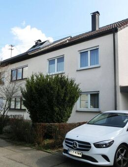 Schöne Doppelhaushälfte in ruhiger Lage mit Garten, Einbauküche und Garage! - Gingen (Fils)