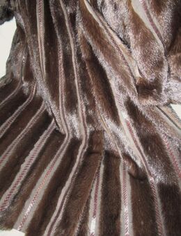 Damen Nerzmantel mit Schlangenapplikation Gr. 44 - 46 VB 289 Eur. - Berlin