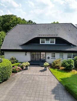 PROVISIONSFREI: EXKLUSIVE VILLA mit EINLIEGERWOHNUNG und EIGENEM PARK in naturnaher BESTLAGE - Solingen (Klingenstadt)