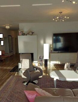 Schöne, große 4 Zimmerwohnung im 1 OG mit Kamin in Paderborn- Schloß Neuhaus, Baujahr 2015 - Paderborn