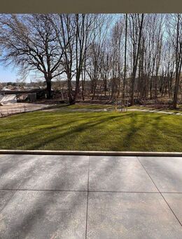 GARTENWOHNUNG mit 222m² Wohnfläche + 111m² PRIVATGARTEN / BLICK in den AUENWALD / KAMIN / 2 x TG-SP / ca. 7.000m² eingezäunter Gemeinschaftsgarten - Leipzig